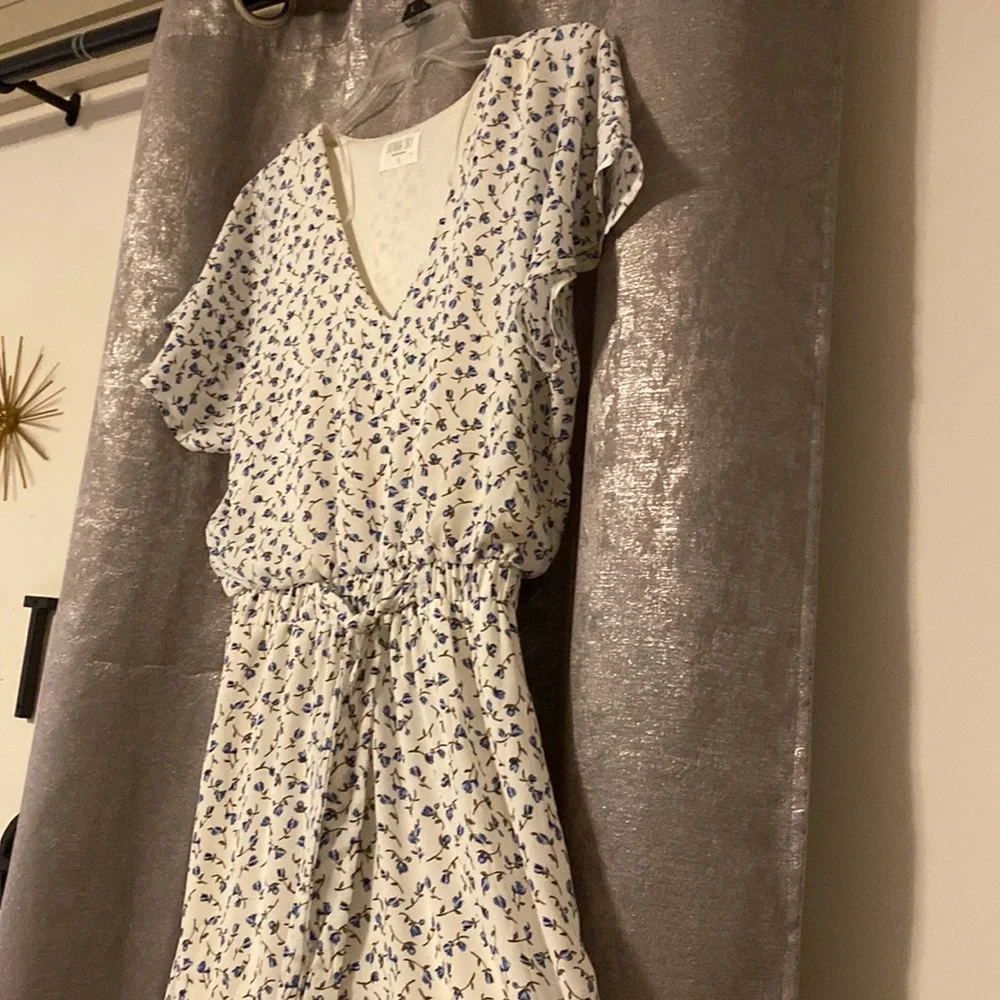 Small Sienna Sky Dress with white floral pattern - Picture 2 of 3
